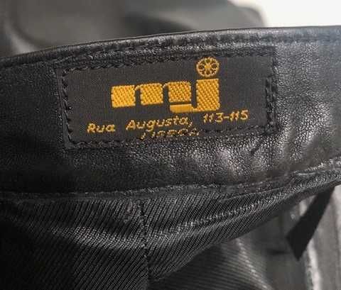Saia em pele genuína, preta, da marca MJ.