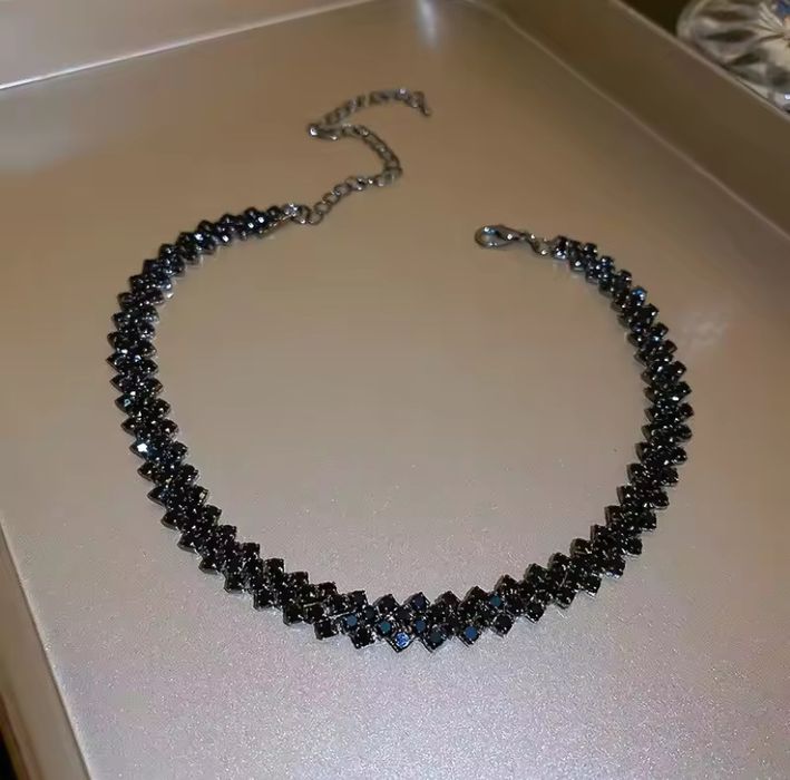 Чокер-кольє зі стразами, колье