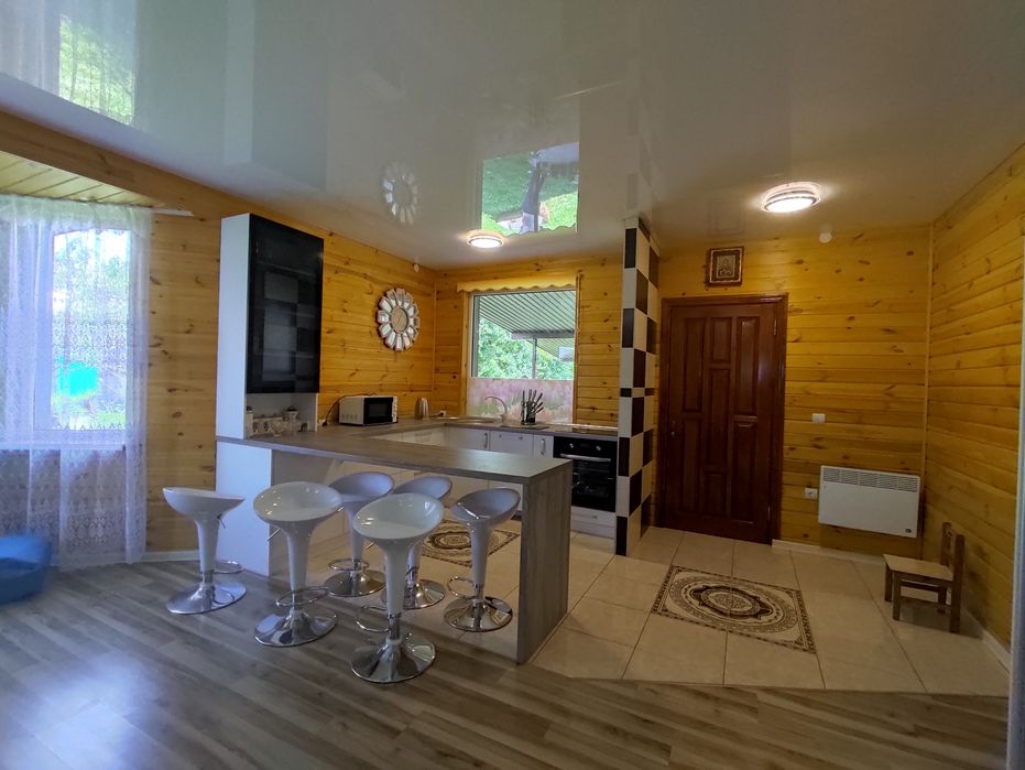 Будинок з ремонтом та меблями(є ще літній будиночок),40 сотих землі