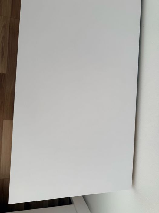 Białe biurko jak nowe