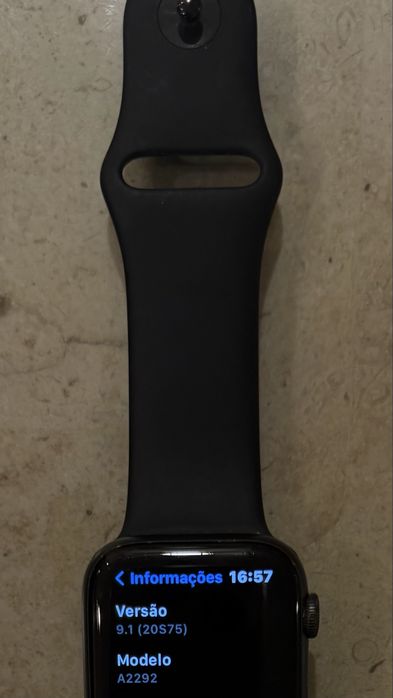 Apple Watch S6 44mm GPS (A2292) – bom estado + carregador