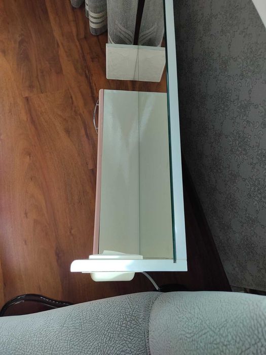 Дзеркальна шафа для ванної кімнати