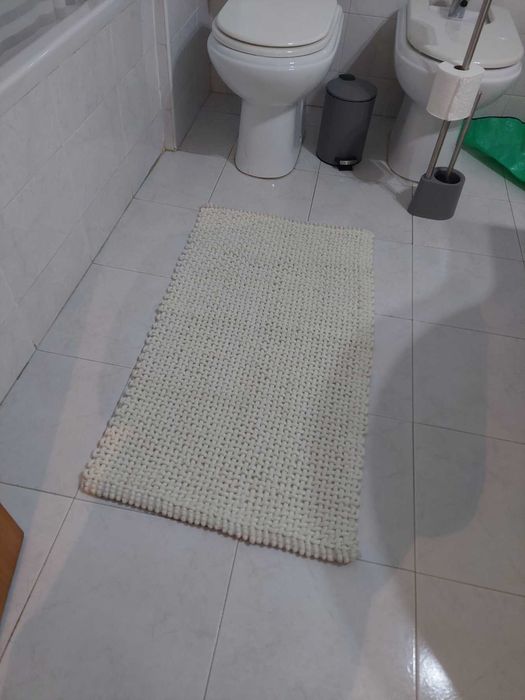 Tapetes para casa de banho (2 tapetes, um cinza e um creme)