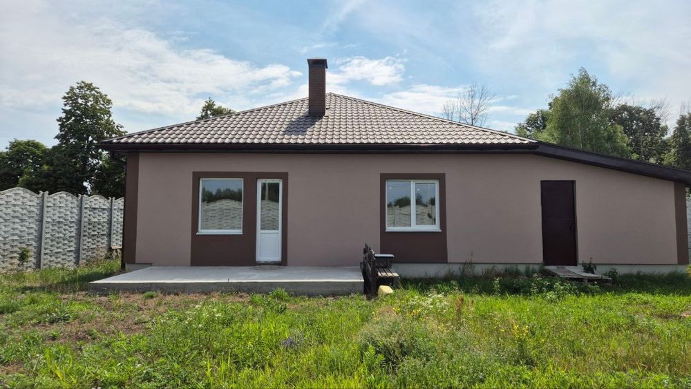 Великий будинок у Немішаєвому під чистову