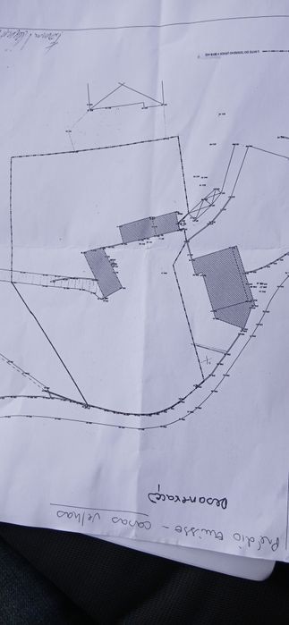 Vendo Terreno 3000m2  com casas velhas para construçao