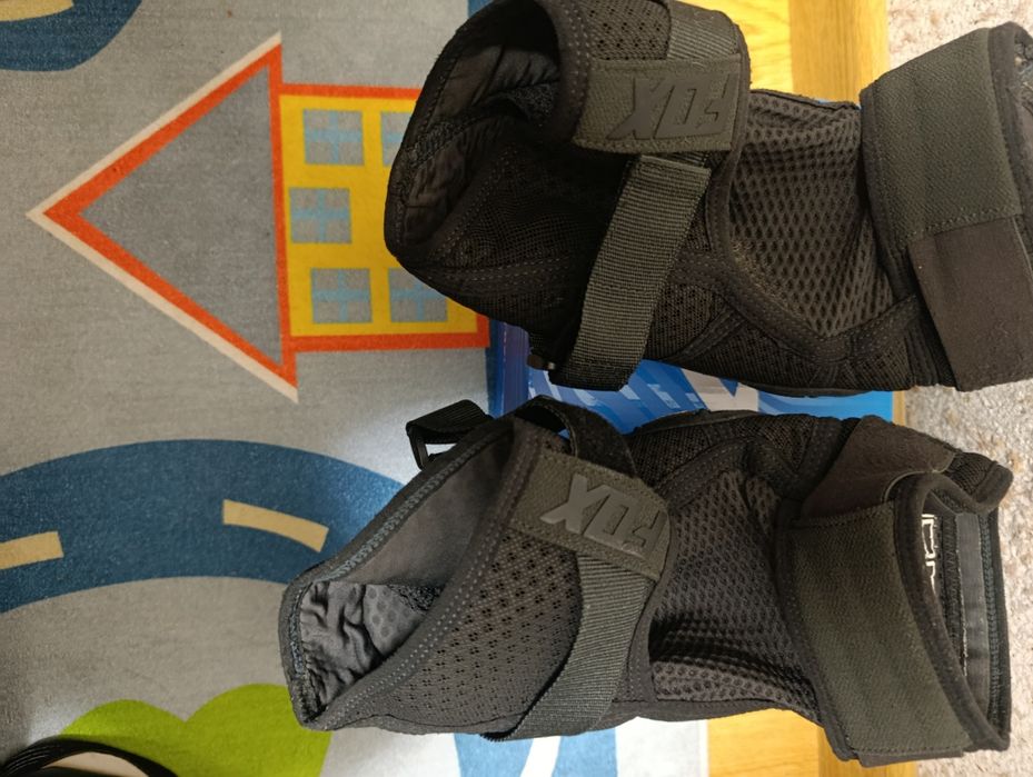 Захист колін FOX LAUNCH PRO D3O