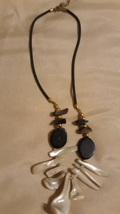 colar muito bonito,aplicacoes com madre perola