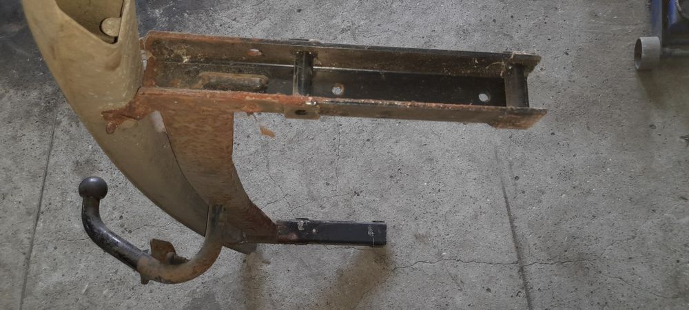Фаркоп Фольц Пассат В5 с усилителем бампера