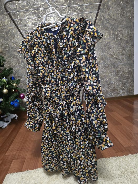 Сукня жіноча з рюшами