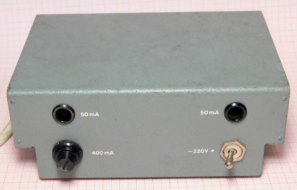 Ładowarka akumulatorów radiotelefonu UŁ 0272 1 RADMOR na części [K1]