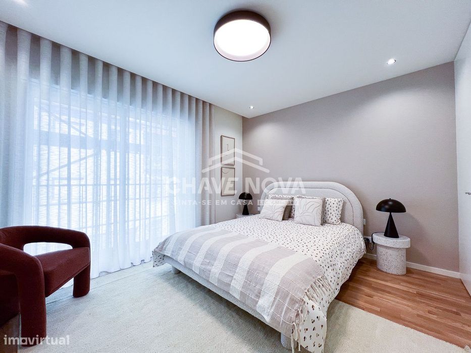Apartamento T2 Novo com Varanda e Garagem