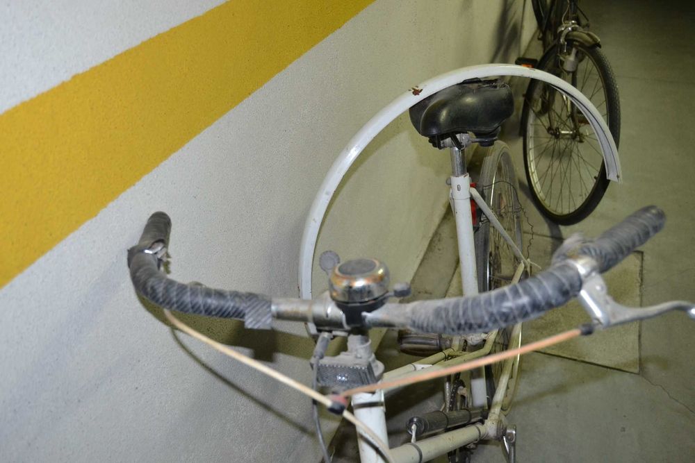 Bicicleta antiga para restaurar