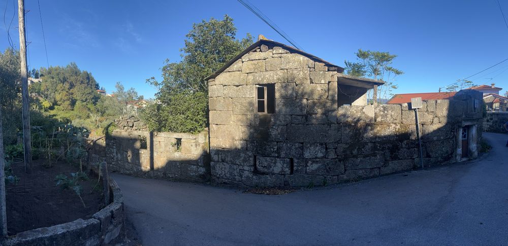 Duas Moradias para reabilitar - Canelas, Penafiel