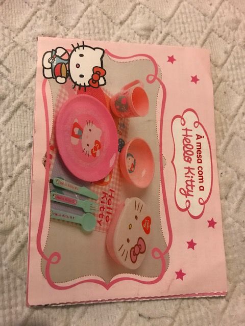 At the Table with Hello Kitty – Service.64738615297795122