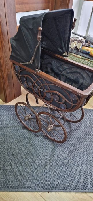 Wózek z lakami.   .