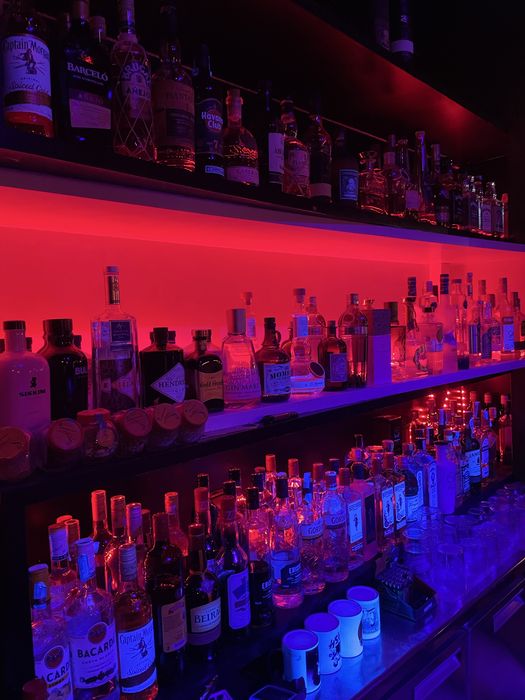 Bar na Praça do Peixe - Aveiro | 2 pisos | até 04h | Esplanada