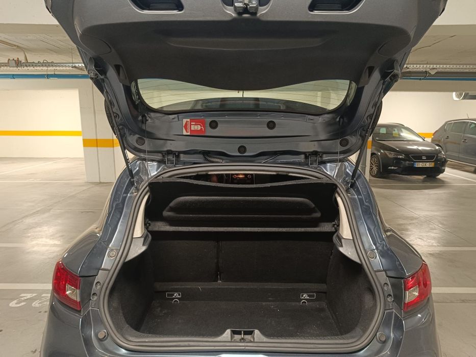 Carro Clio 2019 excelente