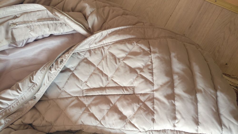 Продам куртку женскую.