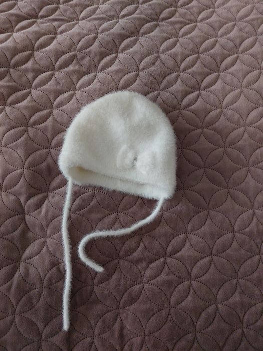 Urocza czapka do chrztu coccodrillo