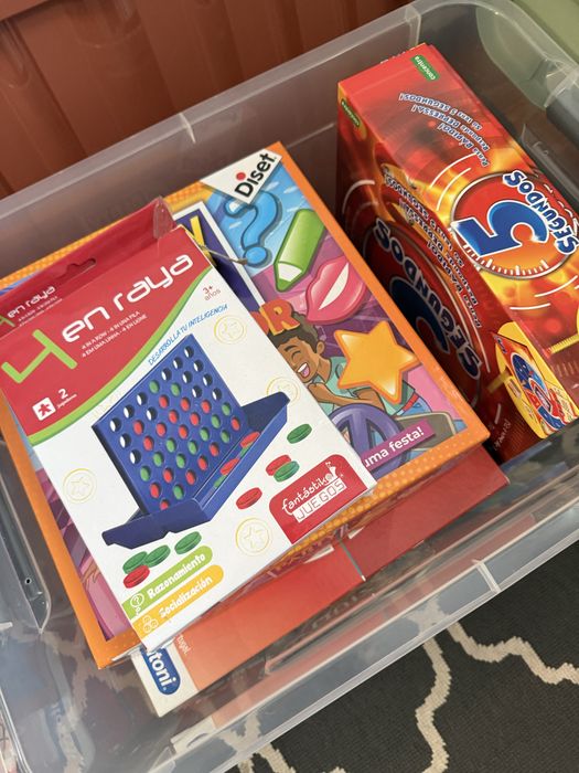 Caixa de jogos com 5 jogos diversos