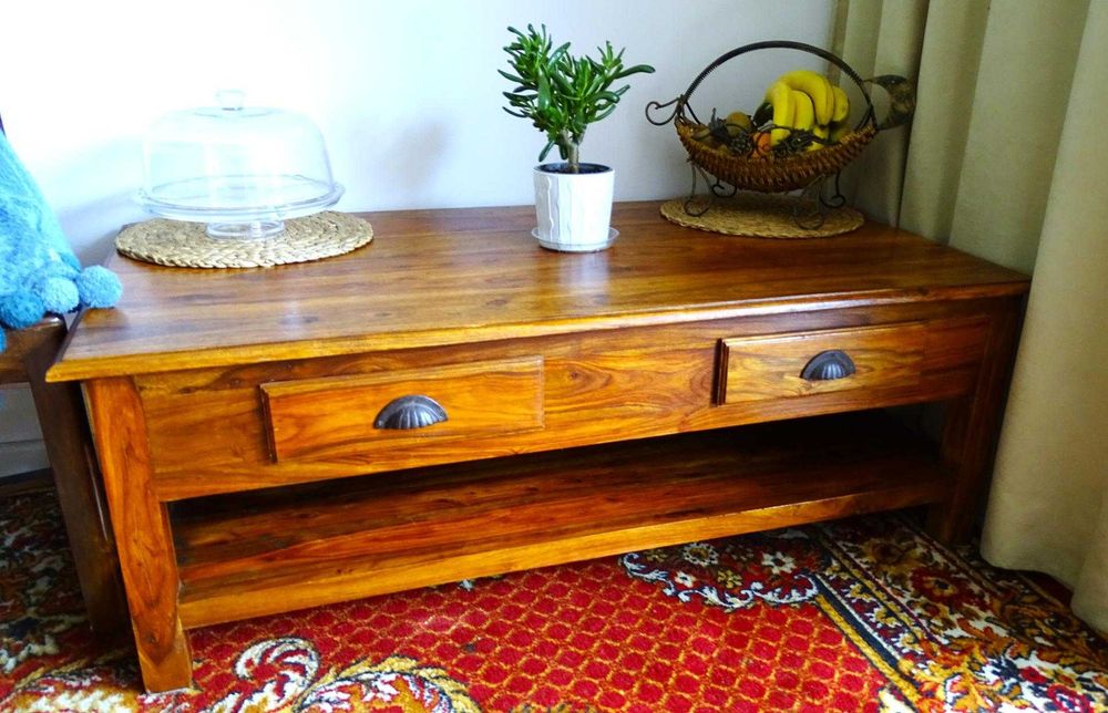 Ława / stolik kawowy z drewna egzotycznego z AlmiDecor w bdb. stanie!