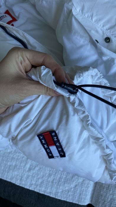 Жіноча зимова куртка Tommy Hilfiger (L)