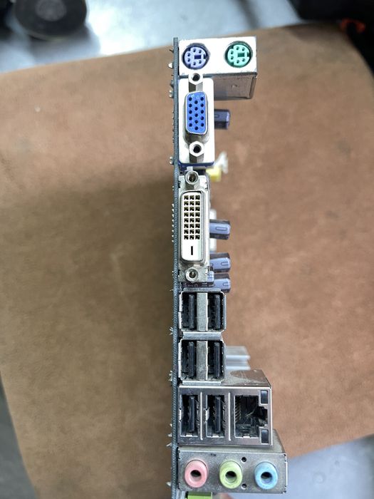 Материнська плата