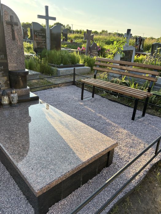 Благоустрій могил/прибирання/надмогильник/надгробок/гробівець/памятник