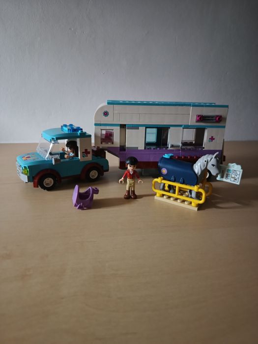 LEGO Friends 41125 Przyczepa lecznicza dla koni