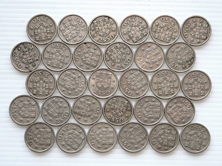Lote de 30 Moedas 2 Escudos e 50 Centavos 1972
