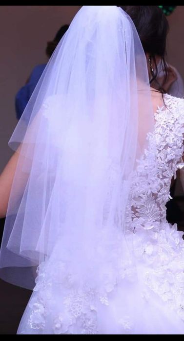 Suknia ślubna z kwiatami 3D