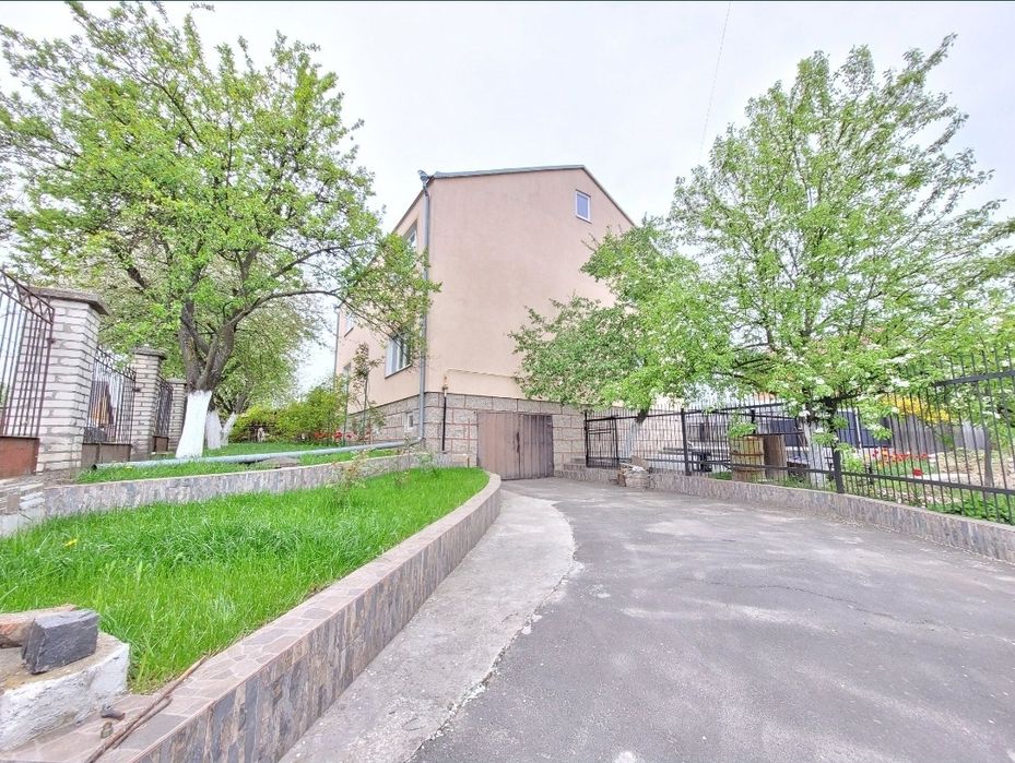 Липинський масив!Об'їзна! Північний ринок поруч! 2п,185м,11сот! 175000