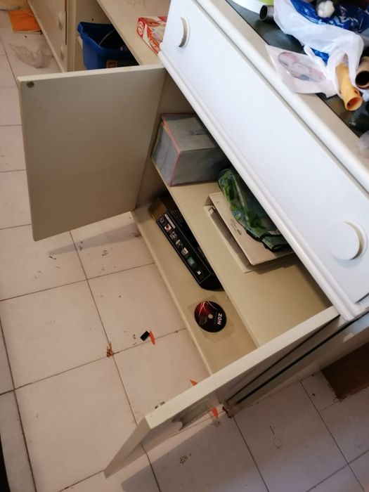 Estante TV Branca, c/ Vitrine vidro, Gavetas e portas