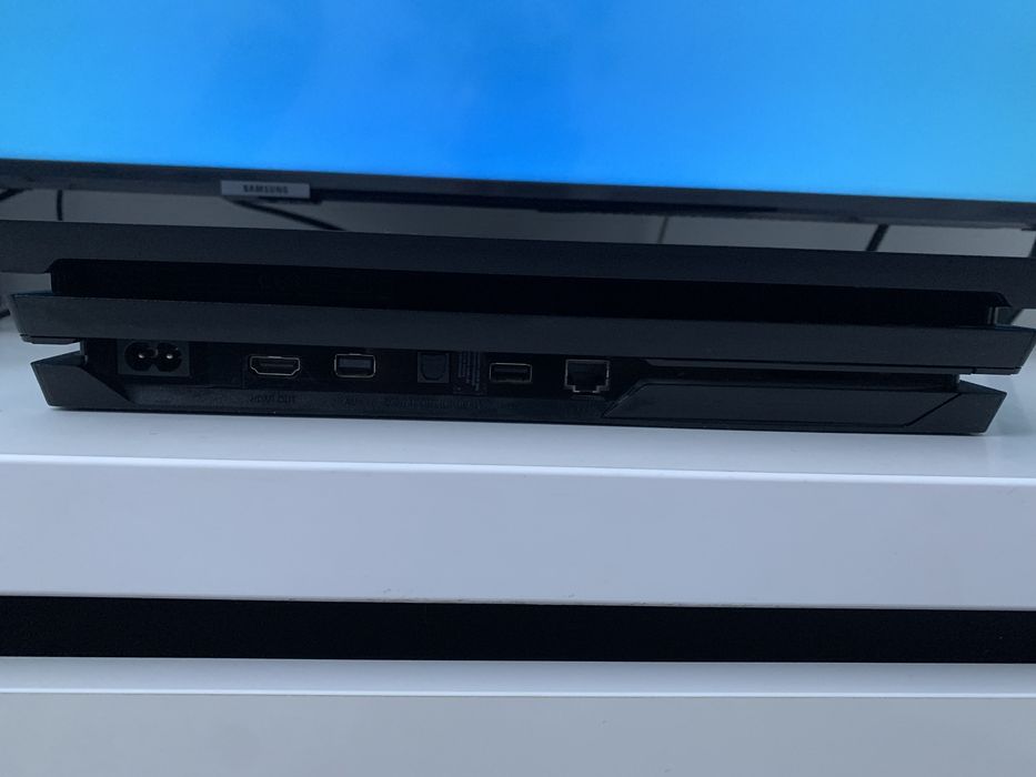 PlayStation 4 Pro (PS4 Pro)