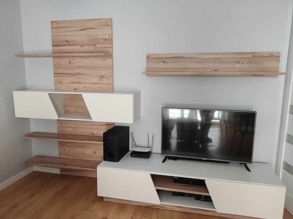 Sprzedam zestaw mebli pod RTV z pułkami