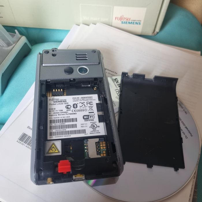 Fujitsu Siemens Pocket LOOX –  Zestaw BOX z Dokiem (Retro PDA)