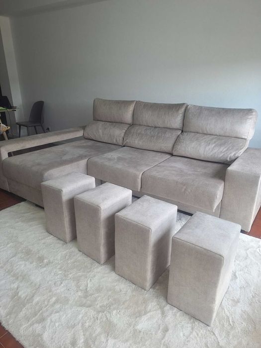 Conjunto Sofá Krypton 260cm Chaise ESQ + 4 Puffs Jakarta Sand - Como Novo