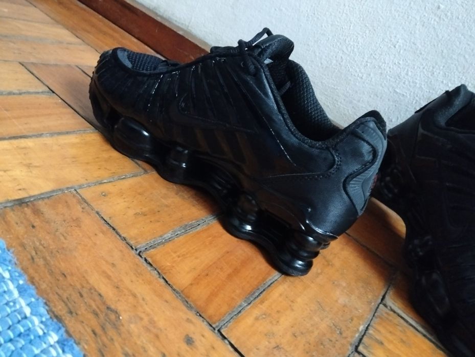 Nike Shox TL pretas novinhas.