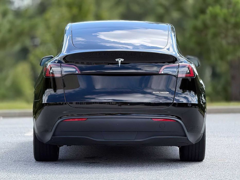 Tesla Model Y Long Range      2023