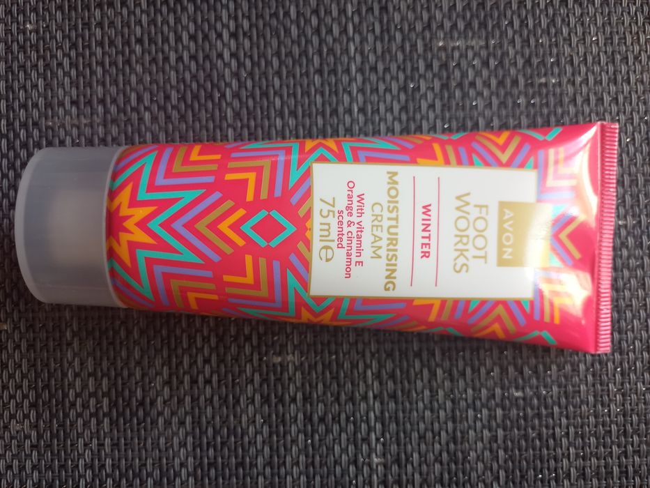 Krem nawilżający do stóp Avon  cynamon I pomarańcza