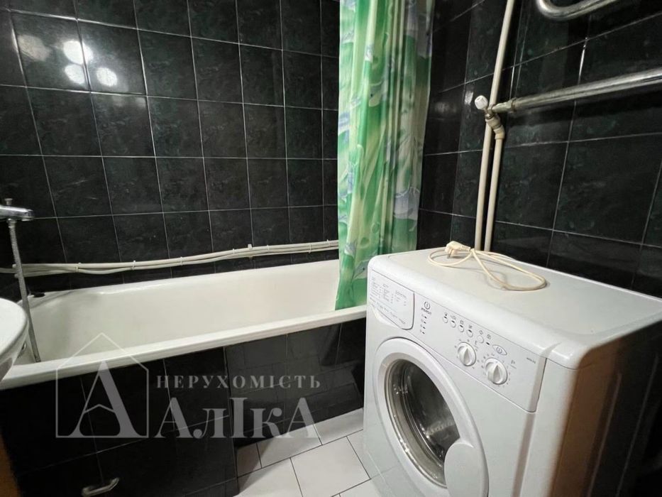 Продам 3-кімнатну квартиру з індивідуальним опаленням  в самому ЦЕНТРІ