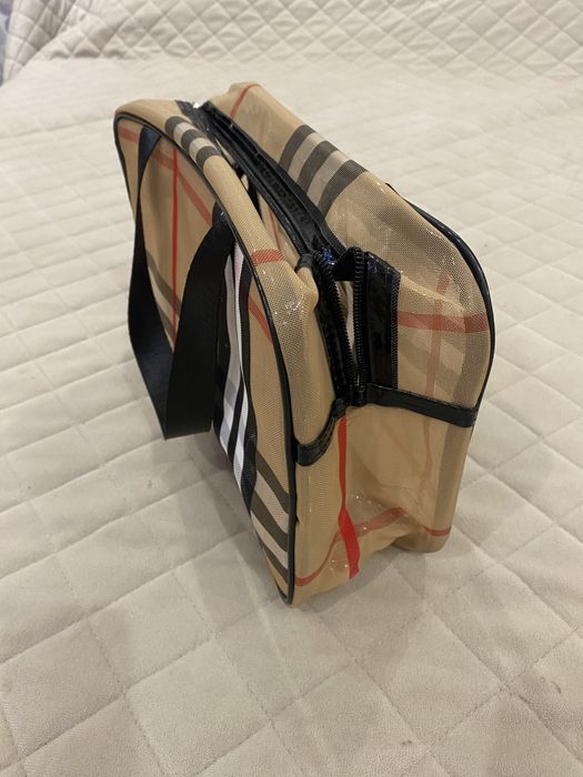 Косметичка в стиле бренда