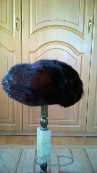 Beret Norka.