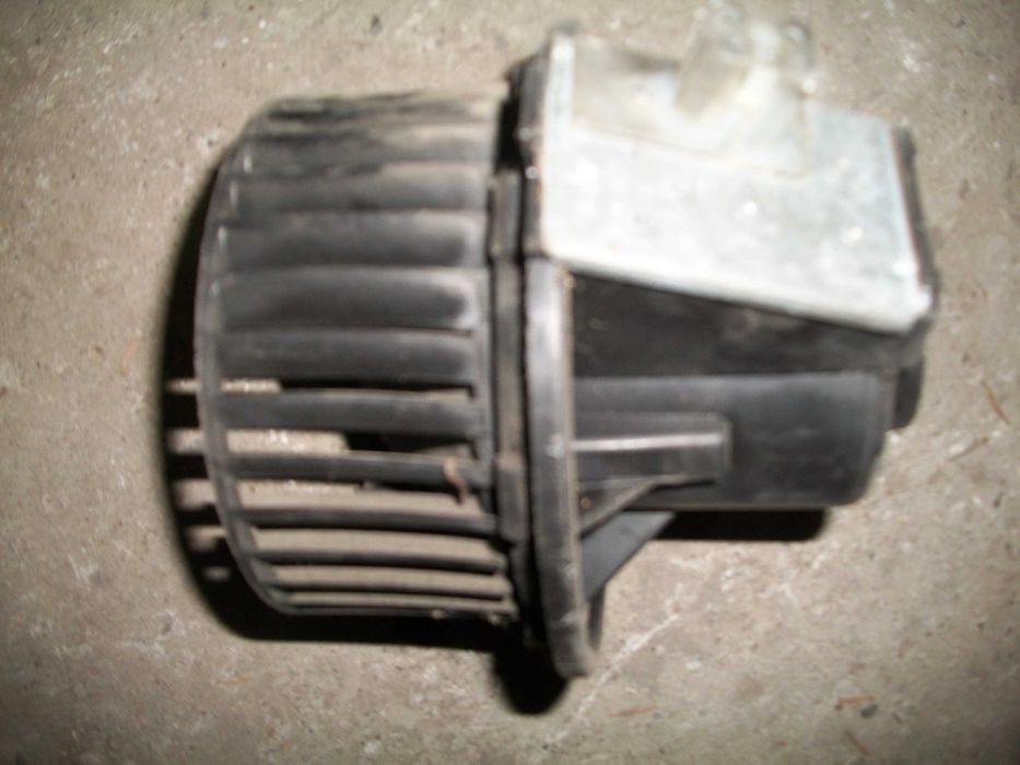 мотор печки Mazda626 Volkswagen T4 LT28 Golf Peugeot Partner Boxer C25