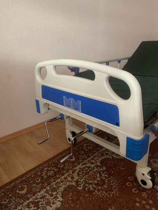Ліжко медичне для лежачих