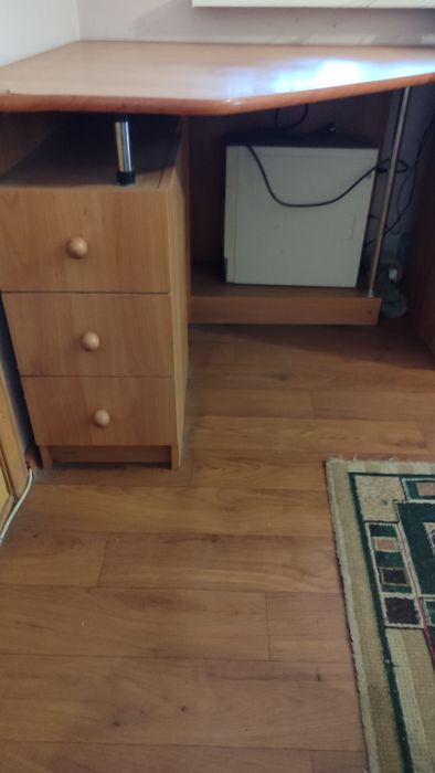 Стол угловой с ящиками