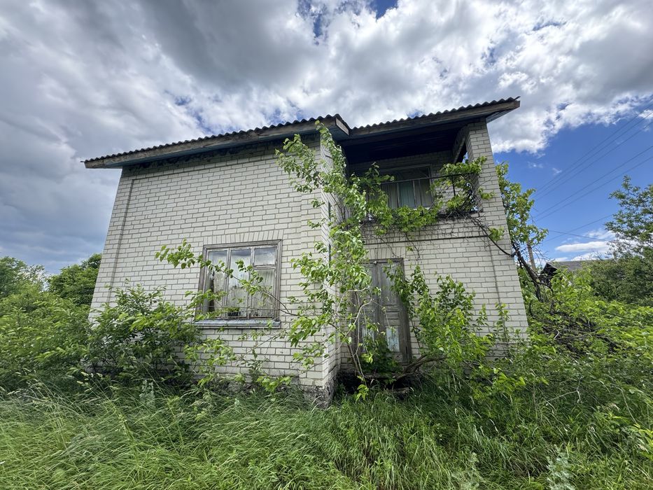 Продаж двоповерхового цегляного дачного будинку. Благодатне