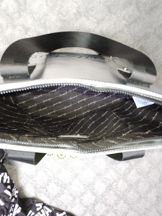 Złota torebka typu shopperka