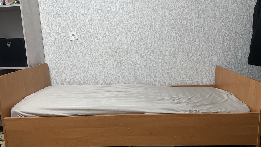 Ліжко односпальне з матрасом