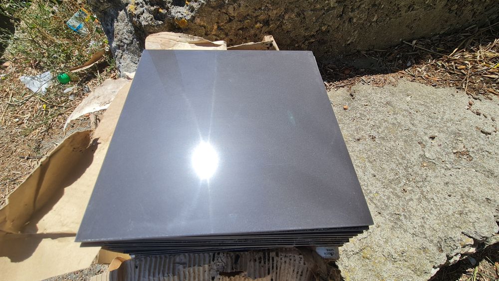 Pavimento porcelanico preto polido rectificado de 1a qualidade